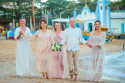 Bodas de Ouro em Praia do Forte-Ba,Registro Fotográfico de Renovação de Votos,Fotografia de Família, Histórias de Amor Duradouro,Celebração de 50 Anos de Casados, Cerimônia Intimista à Beira-Mar, Momentos Especiais Capturados em Imagens,WaldyrLantyer'