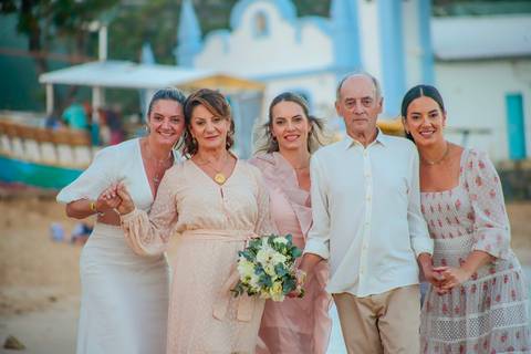 Bodas de Ouro em Praia do Forte-Ba,Registro Fotográfico de Renovação de Votos,Fotografia de Família, Histórias de Amor Duradouro,Celebração de 50 Anos de Casados, Cerimônia Intimista à Beira-Mar, Momentos Especiais Capturados em Imagens,WaldyrLantyer'