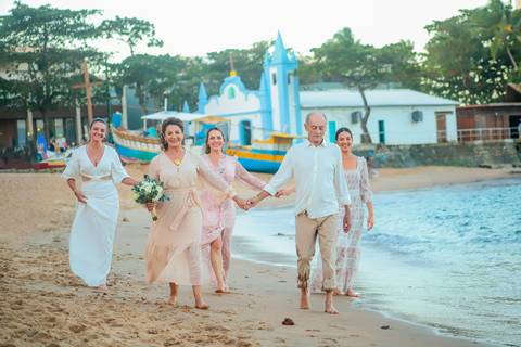 Bodas de Ouro em Praia do Forte-Ba,Registro Fotográfico de Renovação de Votos,Fotografia de Família, Histórias de Amor Duradouro,Celebração de 50 Anos de Casados, Cerimônia Intimista à Beira-Mar, Momentos Especiais Capturados em Imagens,WaldyrLantyer'
