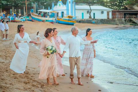 Bodas de Ouro em Praia do Forte-Ba,Registro Fotográfico de Renovação de Votos,Fotografia de Família, Histórias de Amor Duradouro,Celebração de 50 Anos de Casados, Cerimônia Intimista à Beira-Mar, Momentos Especiais Capturados em Imagens,WaldyrLantyer'