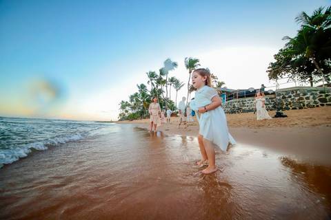 Bodas de Ouro em Praia do Forte-Ba,Registro Fotográfico de Renovação de Votos,Fotografia de Família, Histórias de Amor Duradouro,Celebração de 50 Anos de Casados, Cerimônia Intimista à Beira-Mar, Momentos Especiais Capturados em Imagens,WaldyrLantyer'