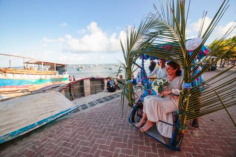 Bodas de Ouro em Praia do Forte-Ba,Registro Fotográfico de Renovação de Votos,Fotografia de Família, Histórias de Amor Duradouro,Celebração de 50 Anos de Casados, Cerimônia Intimista à Beira-Mar, Momentos Especiais Capturados em Imagens,WaldyrLantyer'