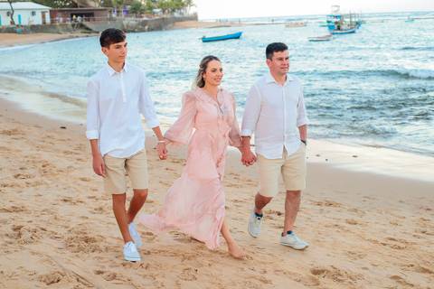 Bodas de Ouro em Praia do Forte-Ba,Registro Fotográfico de Renovação de Votos,Fotografia de Família, Histórias de Amor Duradouro,Celebração de 50 Anos de Casados, Cerimônia Intimista à Beira-Mar, Momentos Especiais Capturados em Imagens,WaldyrLantyer'