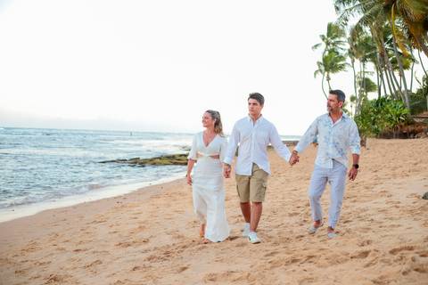 Bodas de Ouro em Praia do Forte-Ba,Registro Fotográfico de Renovação de Votos,Fotografia de Família, Histórias de Amor Duradouro,Celebração de 50 Anos de Casados, Cerimônia Intimista à Beira-Mar, Momentos Especiais Capturados em Imagens,WaldyrLantyer'