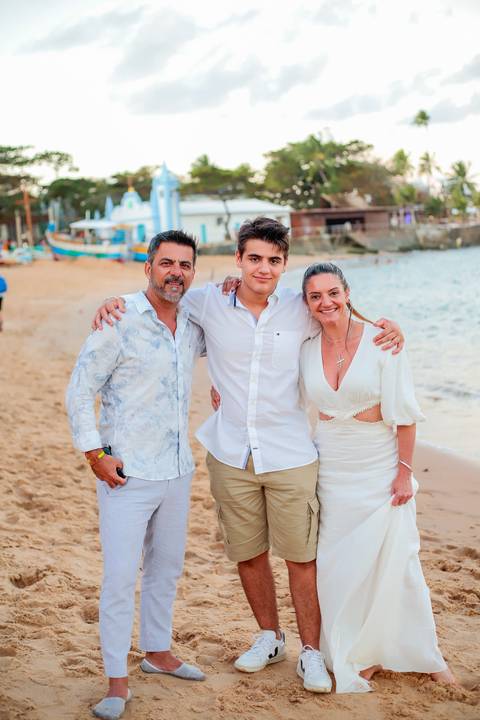 Bodas de Ouro em Praia do Forte-Ba,Registro Fotográfico de Renovação de Votos,Fotografia de Família, Histórias de Amor Duradouro,Celebração de 50 Anos de Casados, Cerimônia Intimista à Beira-Mar, Momentos Especiais Capturados em Imagens,WaldyrLantyer'