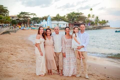 Bodas de Ouro em Praia do Forte-Ba,Registro Fotográfico de Renovação de Votos,Fotografia de Família, Histórias de Amor Duradouro,Celebração de 50 Anos de Casados, Cerimônia Intimista à Beira-Mar, Momentos Especiais Capturados em Imagens,WaldyrLantyer'