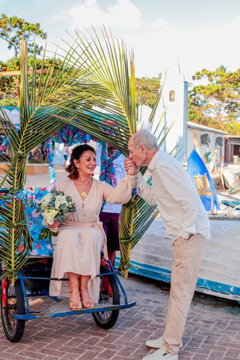 Bodas de Ouro em Praia do Forte-Ba,Registro Fotográfico de Renovação de Votos,Fotografia de Família, Histórias de Amor Duradouro,Celebração de 50 Anos de Casados, Cerimônia Intimista à Beira-Mar, Momentos Especiais Capturados em Imagens,WaldyrLantyer'