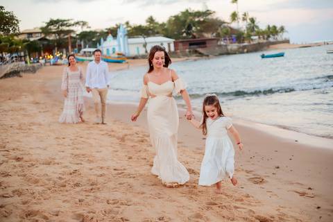 Bodas de Ouro em Praia do Forte-Ba,Registro Fotográfico de Renovação de Votos,Fotografia de Família, Histórias de Amor Duradouro,Celebração de 50 Anos de Casados, Cerimônia Intimista à Beira-Mar, Momentos Especiais Capturados em Imagens,WaldyrLantyer'