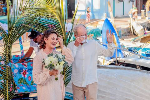 Bodas de Ouro em Praia do Forte-Ba,Registro Fotográfico de Renovação de Votos,Fotografia de Família, Histórias de Amor Duradouro,Celebração de 50 Anos de Casados, Cerimônia Intimista à Beira-Mar, Momentos Especiais Capturados em Imagens,WaldyrLantyer'