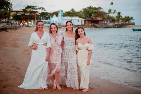 Bodas de Ouro em Praia do Forte-Ba,Registro Fotográfico de Renovação de Votos,Fotografia de Família, Histórias de Amor Duradouro,Celebração de 50 Anos de Casados, Cerimônia Intimista à Beira-Mar, Momentos Especiais Capturados em Imagens,WaldyrLantyer'