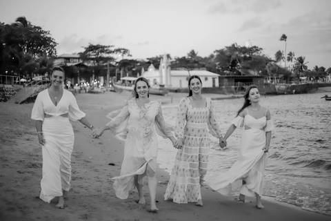 Bodas de Ouro em Praia do Forte-Ba,Registro Fotográfico de Renovação de Votos,Fotografia de Família, Histórias de Amor Duradouro,Celebração de 50 Anos de Casados, Cerimônia Intimista à Beira-Mar, Momentos Especiais Capturados em Imagens,WaldyrLantyer'