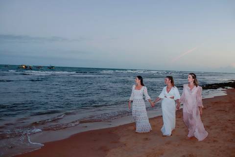 Bodas de Ouro em Praia do Forte-Ba,Registro Fotográfico de Renovação de Votos,Fotografia de Família, Histórias de Amor Duradouro,Celebração de 50 Anos de Casados, Cerimônia Intimista à Beira-Mar, Momentos Especiais Capturados em Imagens,WaldyrLantyer'