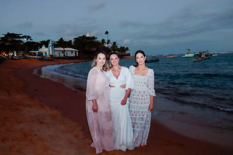 Bodas de Ouro em Praia do Forte-Ba,Registro Fotográfico de Renovação de Votos,Fotografia de Família, Histórias de Amor Duradouro,Celebração de 50 Anos de Casados, Cerimônia Intimista à Beira-Mar, Momentos Especiais Capturados em Imagens,WaldyrLantyer'