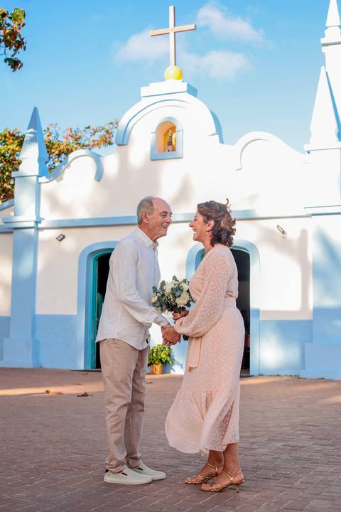 Bodas de Ouro em Praia do Forte-Ba,Registro Fotográfico de Renovação de Votos,Fotografia de Família, Histórias de Amor Duradouro,Celebração de 50 Anos de Casados, Cerimônia Intimista à Beira-Mar, Momentos Especiais Capturados em Imagens,WaldyrLantyer'
