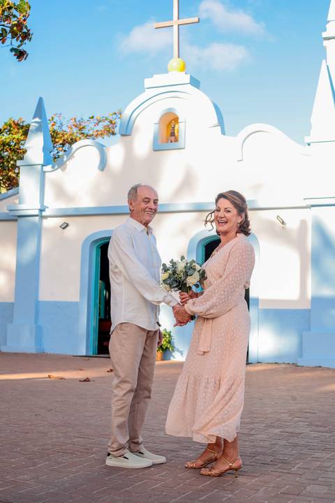 Bodas de Ouro em Praia do Forte-Ba,Registro Fotográfico de Renovação de Votos,Fotografia de Família, Histórias de Amor Duradouro,Celebração de 50 Anos de Casados, Cerimônia Intimista à Beira-Mar, Momentos Especiais Capturados em Imagens,WaldyrLantyer'