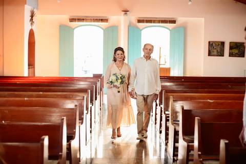 Bodas de Ouro em Praia do Forte-Ba,Registro Fotográfico de Renovação de Votos,Fotografia de Família, Histórias de Amor Duradouro,Celebração de 50 Anos de Casados, Cerimônia Intimista à Beira-Mar, Momentos Especiais Capturados em Imagens,WaldyrLantyer'