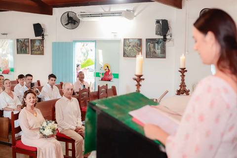 Bodas de Ouro em Praia do Forte-Ba,Registro Fotográfico de Renovação de Votos,Fotografia de Família, Histórias de Amor Duradouro,Celebração de 50 Anos de Casados, Cerimônia Intimista à Beira-Mar, Momentos Especiais Capturados em Imagens,WaldyrLantyer'