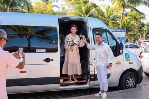 Bodas de Ouro em Praia do Forte-Ba,Registro Fotográfico de Renovação de Votos,Fotografia de Família, Histórias de Amor Duradouro,Celebração de 50 Anos de Casados, Cerimônia Intimista à Beira-Mar, Momentos Especiais Capturados em Imagens,WaldyrLantyer'