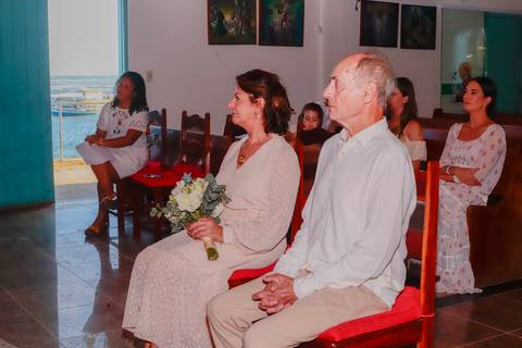 Bodas de Ouro em Praia do Forte-Ba,Registro Fotográfico de Renovação de Votos,Fotografia de Família, Histórias de Amor Duradouro,Celebração de 50 Anos de Casados, Cerimônia Intimista à Beira-Mar, Momentos Especiais Capturados em Imagens,WaldyrLantyer'