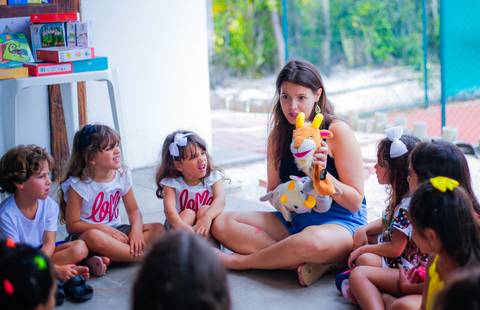 Villa Global em Salvador e Praia do Forte: uma parceria que oferece à família o melhor de dois mundos. Neste paraíso à beira-mar, a excelência acadêmica e a beleza natural se encontram, proporcionando uma experiência única e enriquecedora'