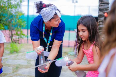 Praia do Forte, Bahia, é mais do que um destino de férias; é um ambiente que complementa a educação de nível internacional oferecida pela Villa Global em Salvador. Uma experiência completa que equilibra estudo, lazer e descobertas familiares.'