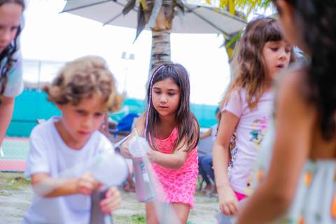 Praia do Forte, Bahia, é mais do que um destino de férias; é um ambiente que complementa a educação de nível internacional oferecida pela Villa Global em Salvador. Uma experiência completa que equilibra estudo, lazer e descobertas familiares.'