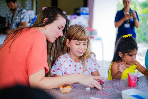 Viva o encanto de Praia do Forte, um destino repleto de belezas naturais que se torna ainda mais especial para famílias conectadas à Villa Global em Salvador. Uma combinação única entre lazer à beira-mar e uma educação de padrão internacional.'