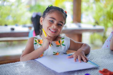 Praia do Forte, Bahia, é um convite à serenidade e educação de qualidade. Famílias ligadas à Villa Global em Salvador encontram neste destino tropical um ambiente propício para o desenvolvimento acadêmico e momentos inesquecíveis.'