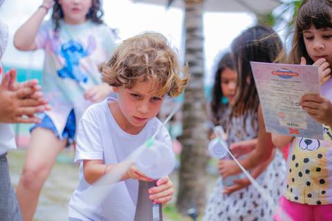 Praia do Forte, Bahia, é mais do que um destino de férias; é um ambiente que complementa a educação de nível internacional oferecida pela Villa Global em Salvador. Uma experiência completa que equilibra estudo, lazer e descobertas familiares.'
