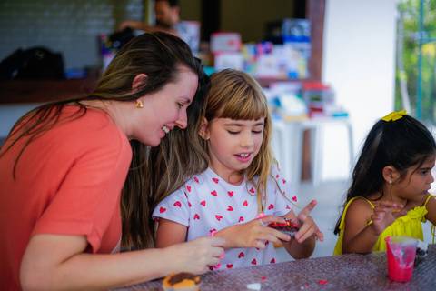 Viva o encanto de Praia do Forte, um destino repleto de belezas naturais que se torna ainda mais especial para famílias conectadas à Villa Global em Salvador. Uma combinação única entre lazer à beira-mar e uma educação de padrão internacional.'