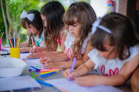 Praia do Forte, Bahia, é um convite à serenidade e educação de qualidade. Famílias ligadas à Villa Global em Salvador encontram neste destino tropical um ambiente propício para o desenvolvimento acadêmico e momentos inesquecíveis.'