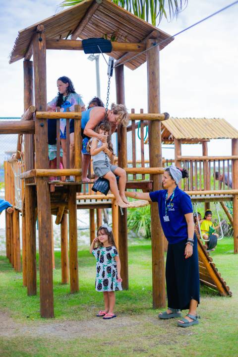 Praia do Forte-Ba, um oásis tropical onde famílias conectadas à Villa Global em Salvador desfrutam do cenário perfeito para uma educação de excelência. Descubra o equilíbrio entre estudo e lazer neste paraíso à beira-mar.'