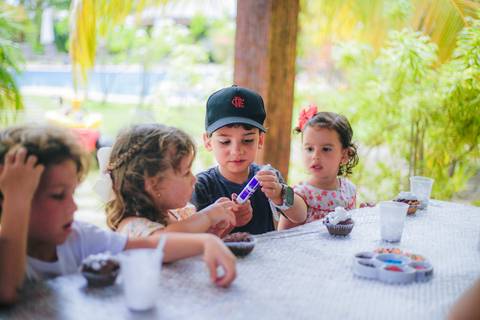 Viva o encanto de Praia do Forte, um destino repleto de belezas naturais que se torna ainda mais especial para famílias conectadas à Villa Global em Salvador. Uma combinação única entre lazer à beira-mar e uma educação de padrão internacional.'