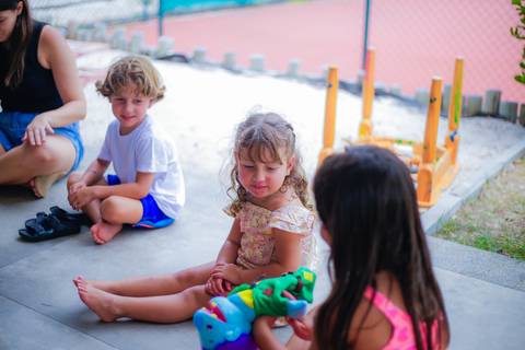 Explore a magia de Praia do Forte-Ba, um destino que encanta famílias conectadas à Villa Global em Salvador. Além de praias deslumbrantes, este paraíso oferece uma educação de padrão internacional, transformando cada dia em uma jornada de aprendizado e di'