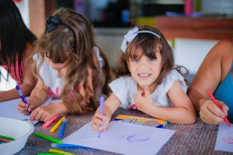 Praia do Forte, Bahia, é um convite à serenidade e educação de qualidade. Famílias ligadas à Villa Global em Salvador encontram neste destino tropical um ambiente propício para o desenvolvimento acadêmico e momentos inesquecíveis.'