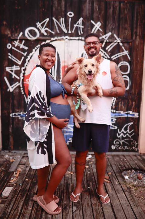 Entre risos e olhares apaixonados, Milly & Lucas aproveitam cada momento mágico do ensaio gestacional à beira-mar em Praia do Forte, registrando uma espera cheia de cumplicidade e alegria. Os detalhes do cenário natural se entrelaçam com a expressão de fe'