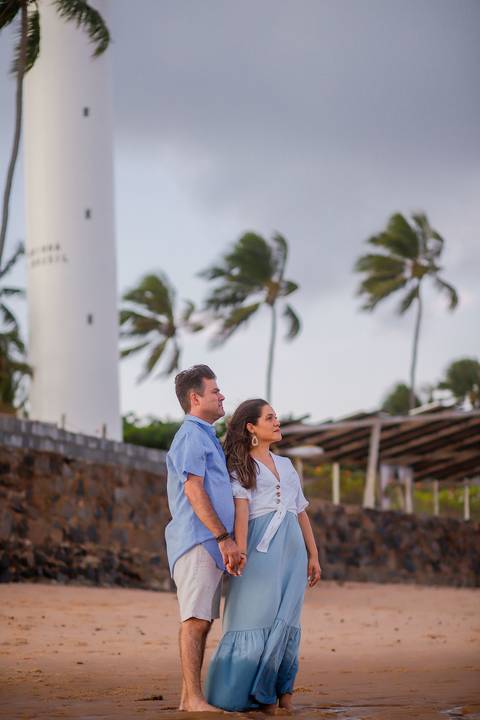 Renovação de votos e sorrisos: Em Praia do Forte, Efrain, Catiana e os filhos protagonizam ensaio fotográfico repleto de emoções, celebrando o amor.'