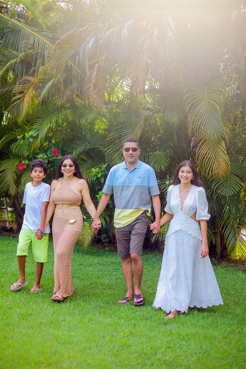 Festa de primavera: momentos especiais e coloridos eternizados nas fotografias do aniversário de Ayres em Guarajuba.'