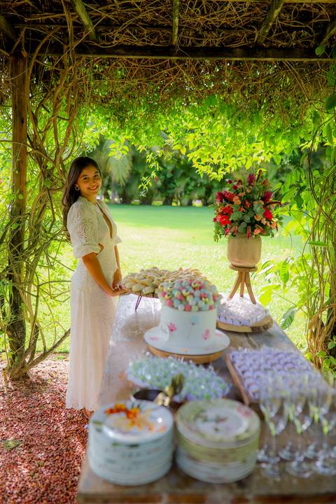 Jardim florido, sorrisos e abraços: uma tarde especial registrada com carinho e emoção em Guarajuba.'