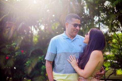 Amor e alegria capturados: o aniversário de Ayres imortalizado em fotos cheias de significado na Praia do Forte Bahia'