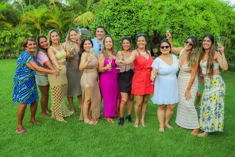 Registro sensitivo: uma tarde cheia de afeto em fotografias que capturam a essência de momentos especiais em Guarajuba.'