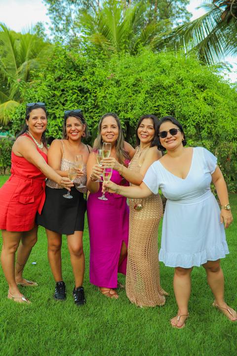 Fotografia afetiva: capturando a essência de momentos especiais na celebração de Ayres em Guarajuba.'