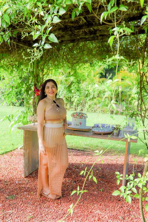 Jardim florido, sorrisos e abraços: uma tarde especial registrada com carinho e emoção em Guarajuba.'