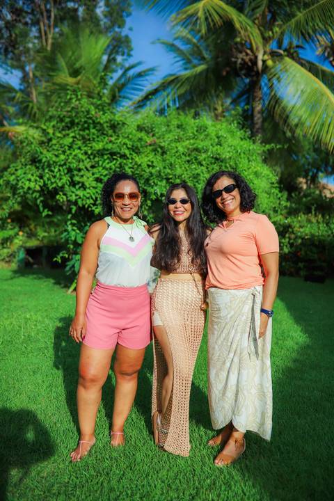 Aniversário animado: Lalinka Couto convida para um ensaio de pura emoção e celebração em Guarajuba.'