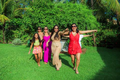 Aniversário animado: Lalinka Couto convida para um ensaio de pura emoção e celebração em Guarajuba.'