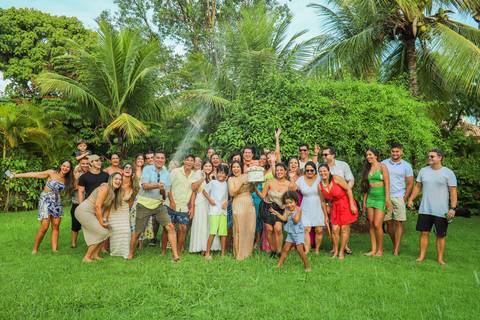 Registro sensitivo: uma tarde cheia de afeto em fotografias que capturam a essência de momentos especiais em Guarajuba.'