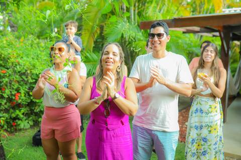 Celebrando a vida: Ayres eternizado em imagens repletas de significado e emoção em Guarajuba.'