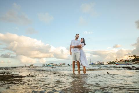 Pedido de casamento inesquecível: Veja como Diogo planejou o momento perfeito para surpreender sua amada Fernanda em Praia do Forte-Ba. Foto da Hora Waldyr Lantyer'