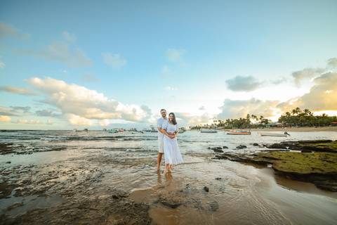 Pedido de casamento inesquecível: Veja como Diogo planejou o momento perfeito para surpreender sua amada Fernanda em Praia do Forte-Ba. Foto da Hora Waldyr Lantyer'