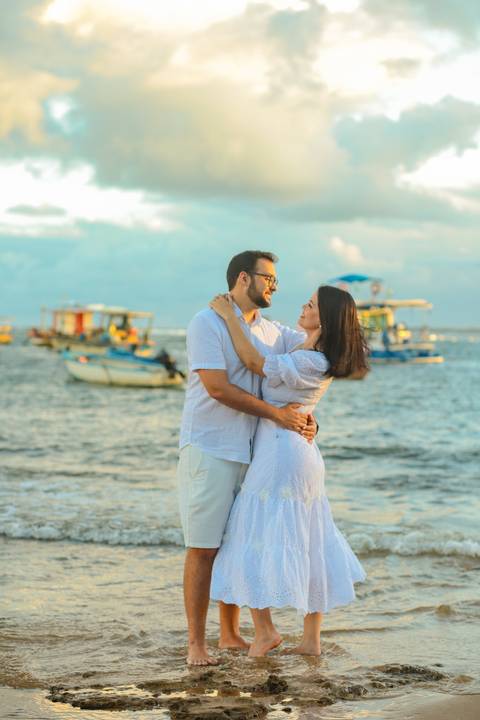 Pôr do sol e amor: Registro emocionante do pedido de casamento de Diogo e Fernanda. Inspire-se com essa história de amor verdadeira.'
